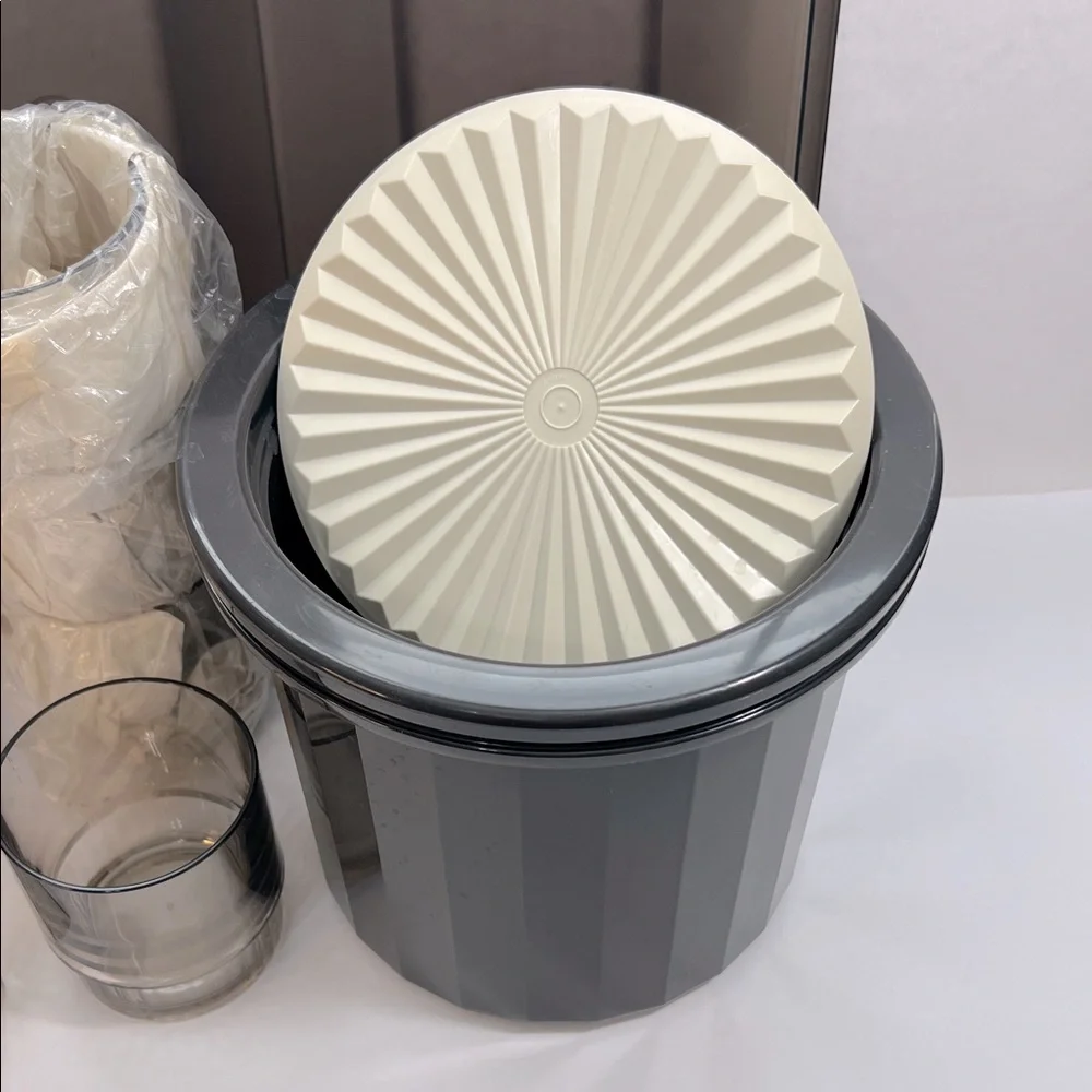 Tupperware vintage brown